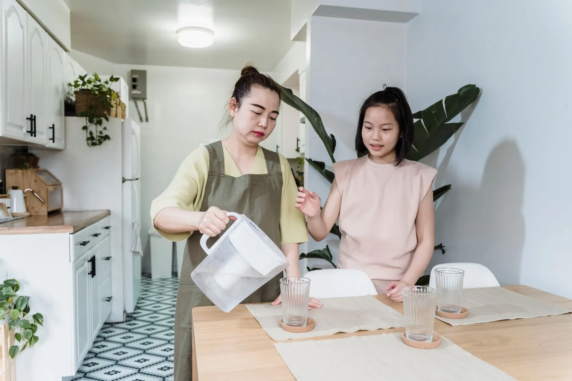 贵州雅思琪娜化妆品产品中心：日化线护肤品研发生产与品控体系解析