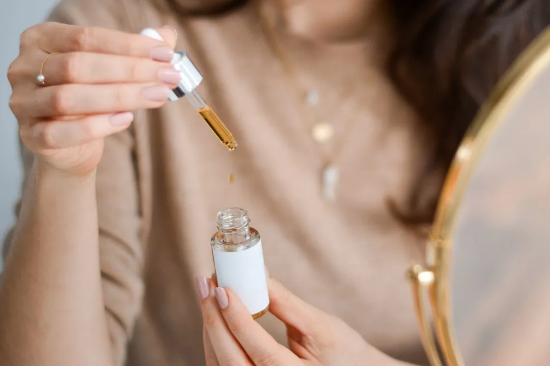贵州雅思琪娜化妆品护肤品研发：天然成分提取工艺与质量管控要点